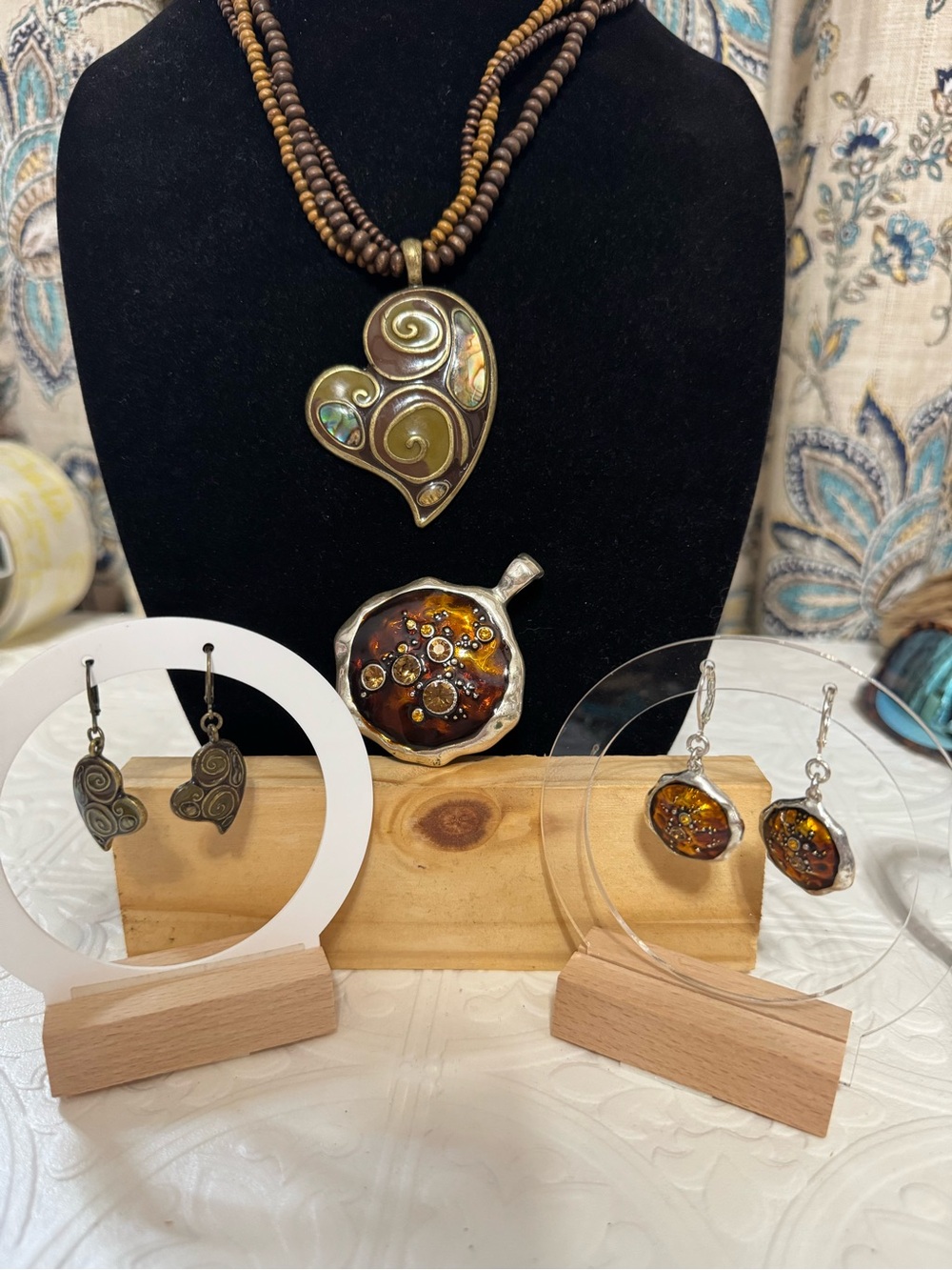Vint. Chico’s Lot of Wood Bead Necklace W/2 changeable Pendants & Coord Earrings